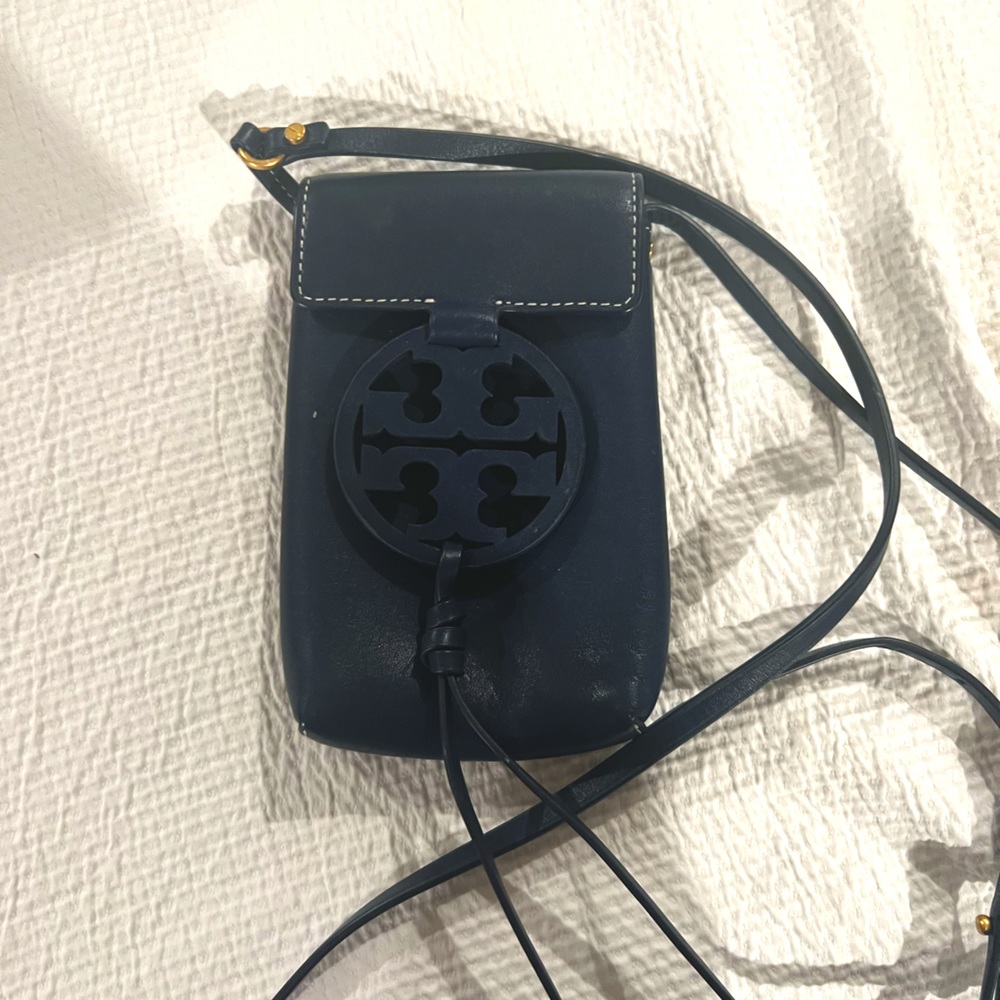 Navy Tory Burch Miller phone crossbody. EUC.